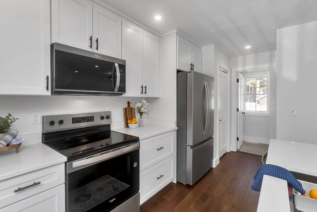 19 Cottage Ave, Southampton, MA 01073