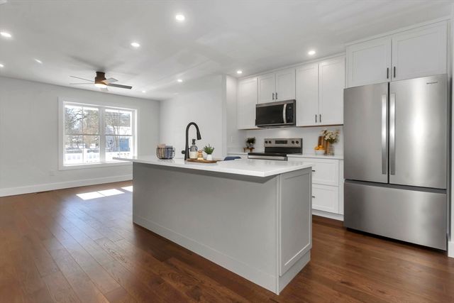 19 Cottage Ave, Southampton, MA 01073