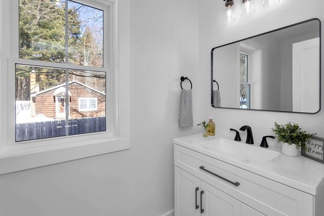 19 Cottage Ave, Southampton, MA 01073