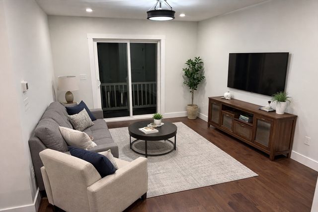 19 Cottage Ave, Southampton, MA 01073