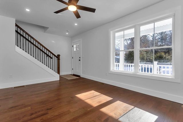 19 Cottage Ave, Southampton, MA 01073