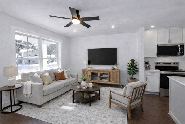 19 Cottage Ave, Southampton, MA 01073