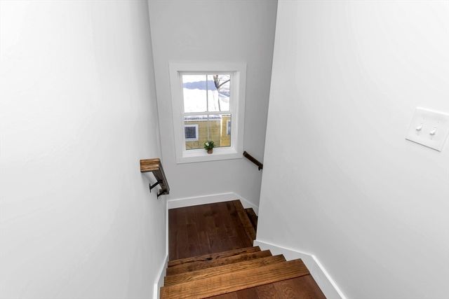 19 Cottage Ave, Southampton, MA 01073