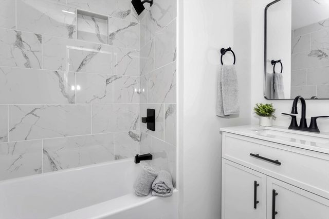 19 Cottage Ave, Southampton, MA 01073