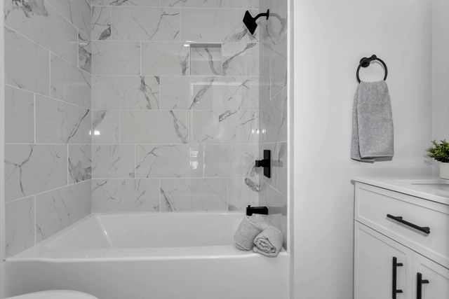 19 Cottage Ave, Southampton, MA 01073