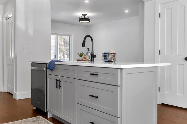 19 Cottage Ave, Southampton, MA 01073