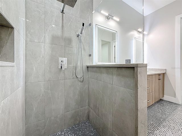 4219 W BAY VIEW AVENUE, Tampa, FL 33611