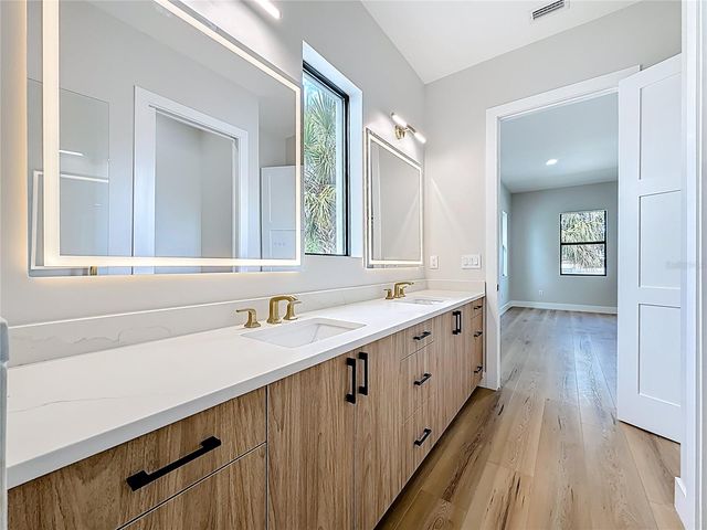 4219 W BAY VIEW AVENUE, Tampa, FL 33611