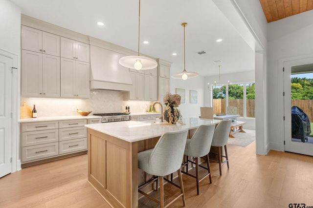 3143 Club Dr, Tyler, TX 75703