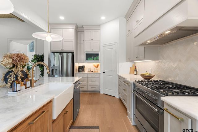 3143 Club Dr, Tyler, TX 75703