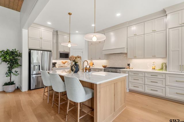 3143 Club Dr, Tyler, TX 75703