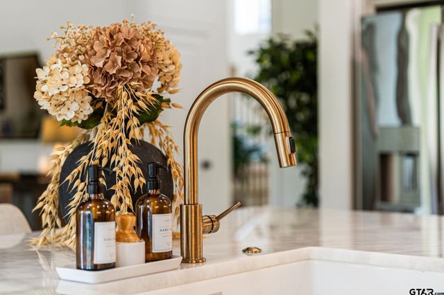 3143 Club Dr, Tyler, TX 75703