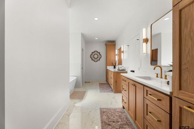 3143 Club Dr, Tyler, TX 75703