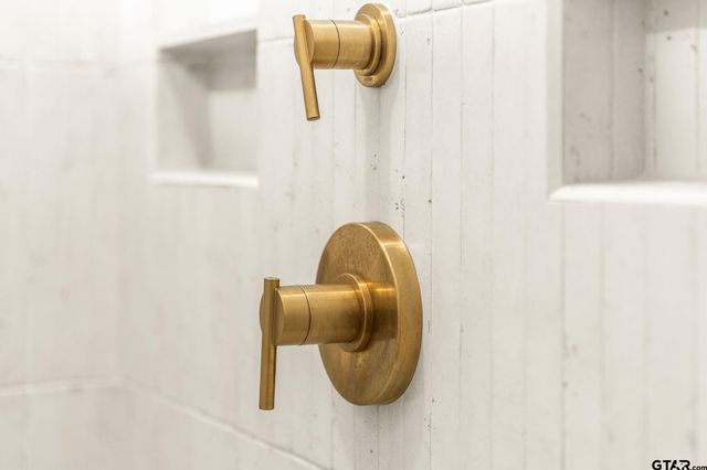 3143 Club Dr, Tyler, TX 75703