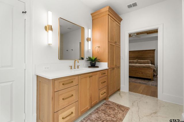 3143 Club Dr, Tyler, TX 75703