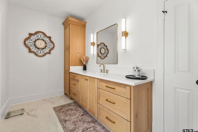 3143 Club Dr, Tyler, TX 75703