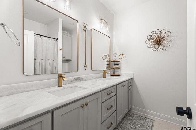 3143 Club Dr, Tyler, TX 75703