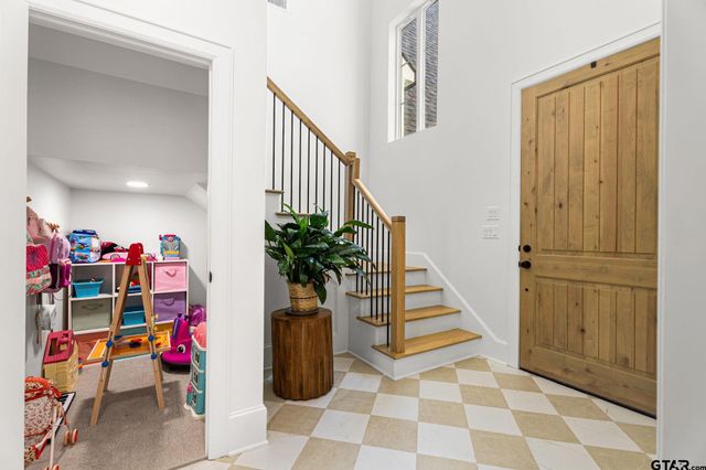 3143 Club Dr, Tyler, TX 75703