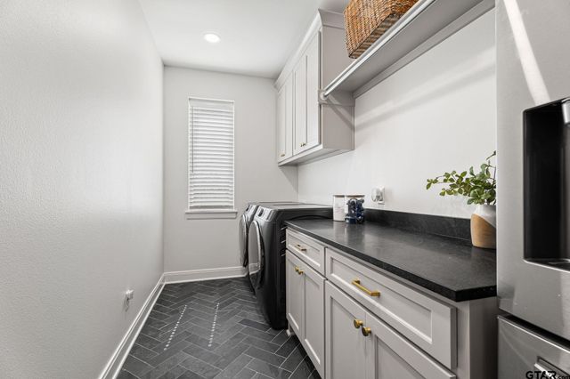 3143 Club Dr, Tyler, TX 75703