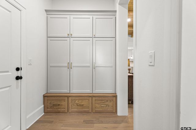 3143 Club Dr, Tyler, TX 75703