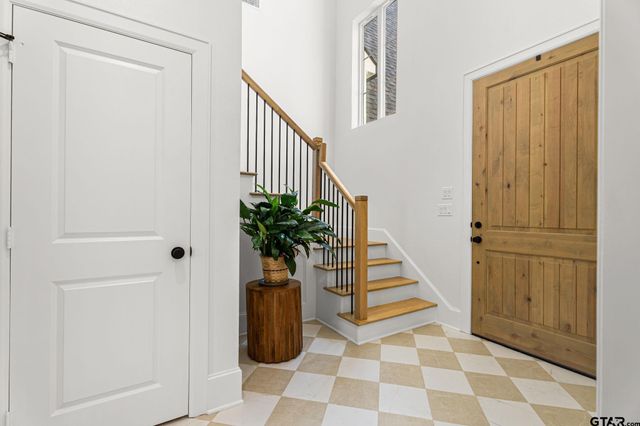 3143 Club Dr, Tyler, TX 75703