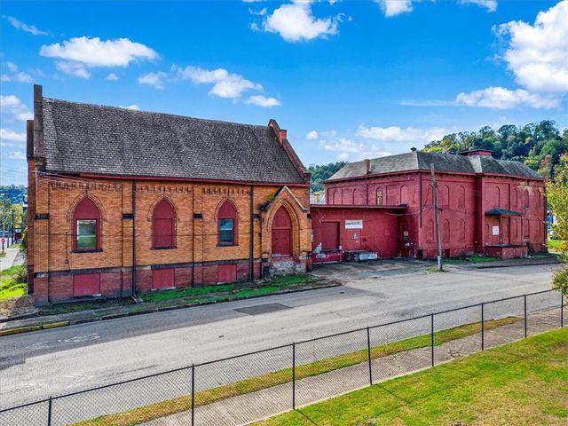 414 7th Ave, Beaver Falls, PA 15010