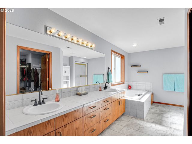 2217 Ne 179TH St F11, Ridgefield, WA 98642