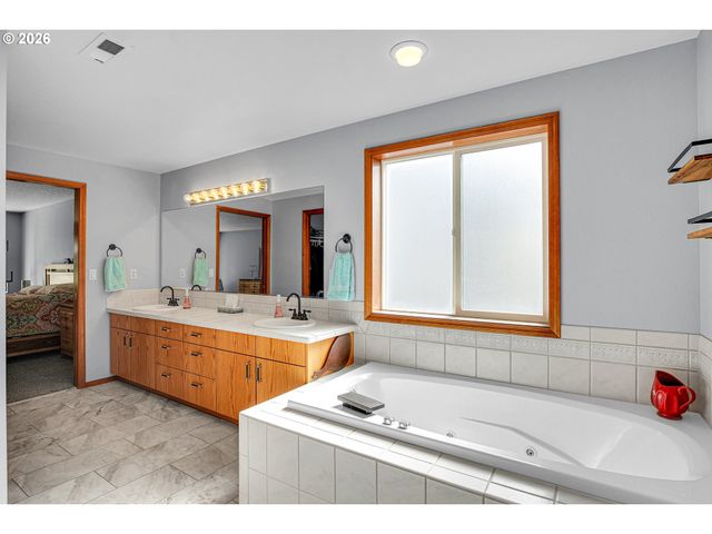 2217 Ne 179TH St F11, Ridgefield, WA 98642