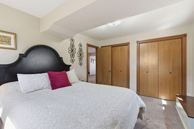 1551 W Pheasant Run Street, Springfield, MO 65810