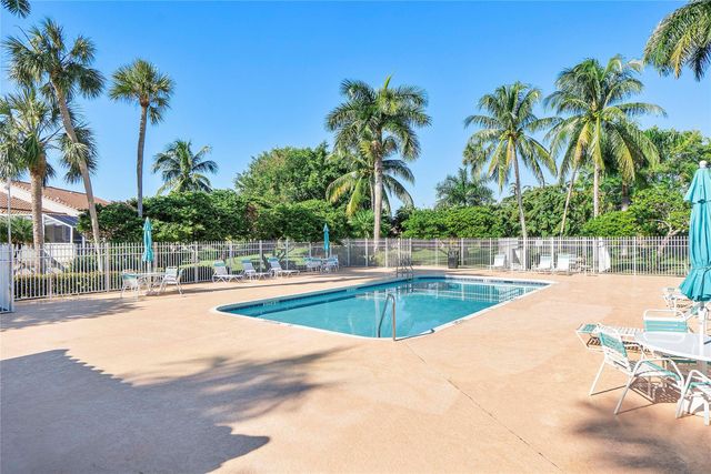 576 W Palm Aire Drive, Pompano Beach, FL 33069
