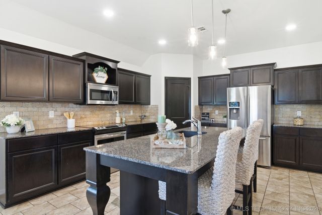 9097 E 138th Street S, Bixby, OK 74008