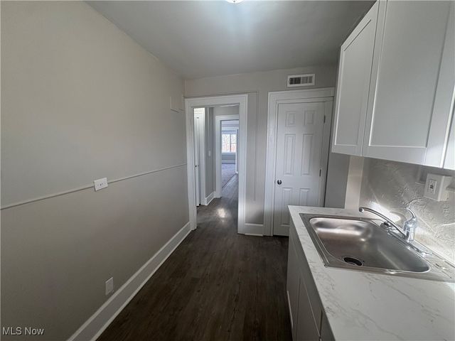 14236 Lakeshore Boulevard 6, Cleveland, OH 44110