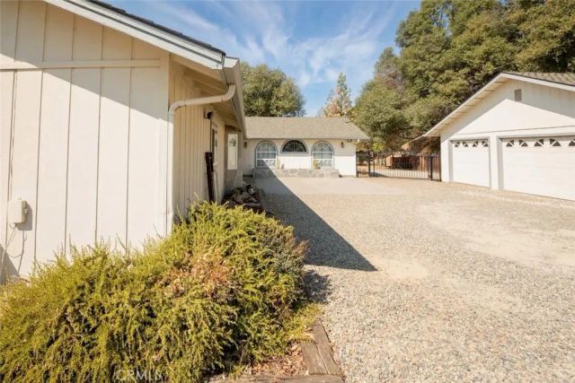 50616 Woodside Lane, Oakhurst, CA 93644