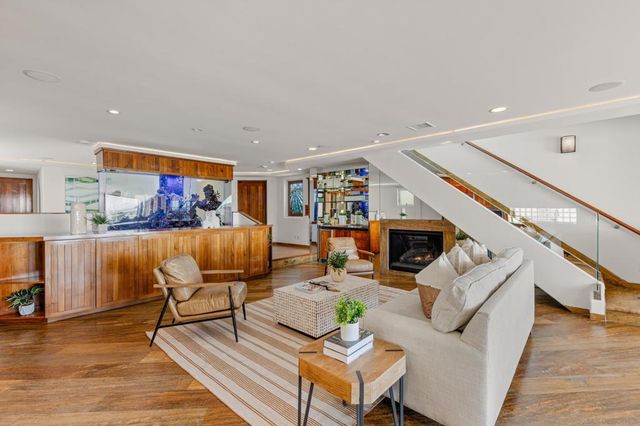 2617 Ocean Front Walk, San Diego, CA 92109