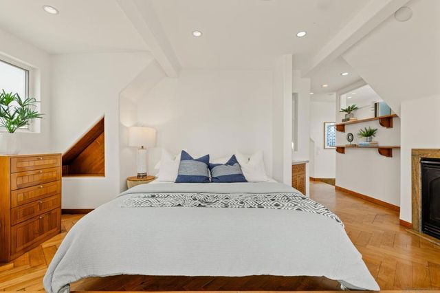 2617 Ocean Front Walk, San Diego, CA 92109