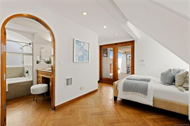 2617 Ocean Front Walk, San Diego, CA 92109