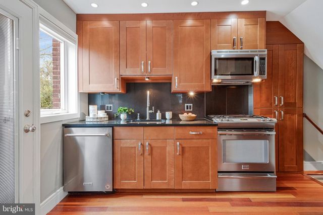 5-A CUSTIS AVE E, Alexandria, VA 22301