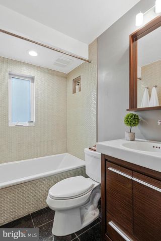 5-A CUSTIS AVE E, Alexandria, VA 22301