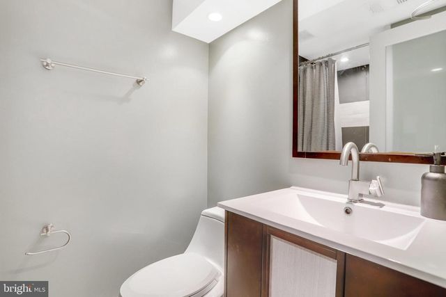 5-A CUSTIS AVE E, Alexandria, VA 22301