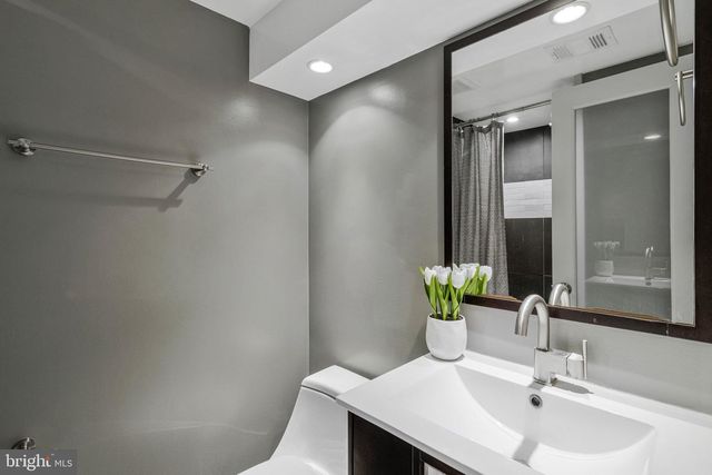 5-A CUSTIS AVE E, Alexandria, VA 22301