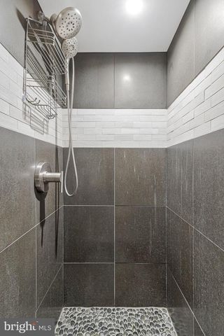 5-A CUSTIS AVE E, Alexandria, VA 22301