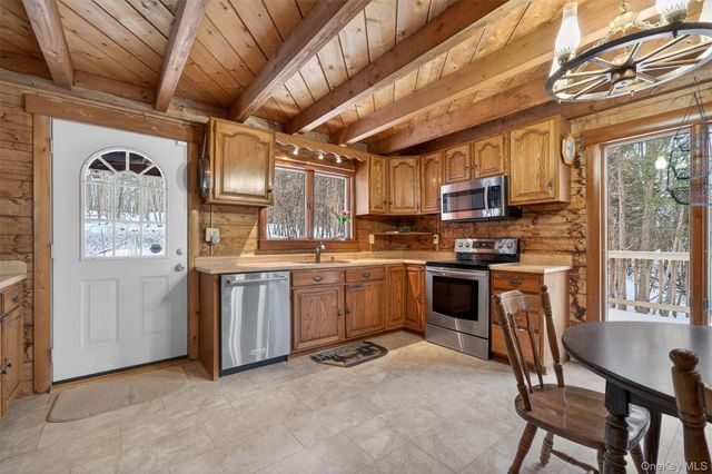 6 Dickinson Drive, Warwick, NY 10990