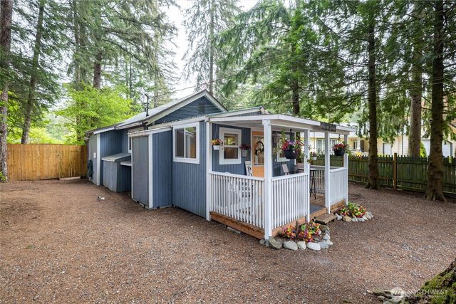 6124 Willow Pl, Maple Falls, WA 98266