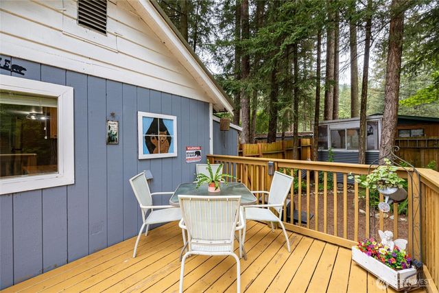 6124 Willow Pl, Maple Falls, WA 98266
