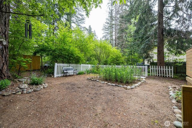 6124 Willow Pl, Maple Falls, WA 98266