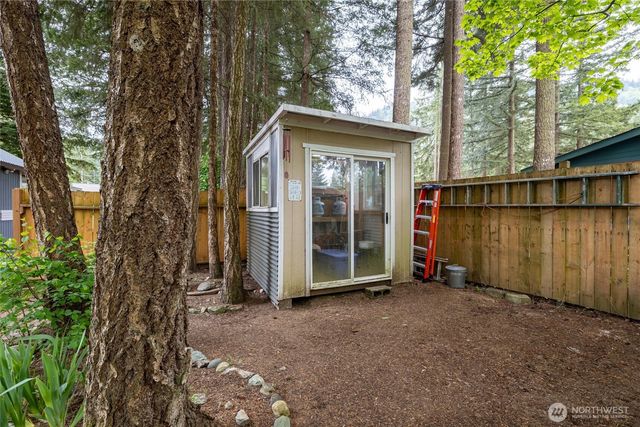 6124 Willow Pl, Maple Falls, WA 98266