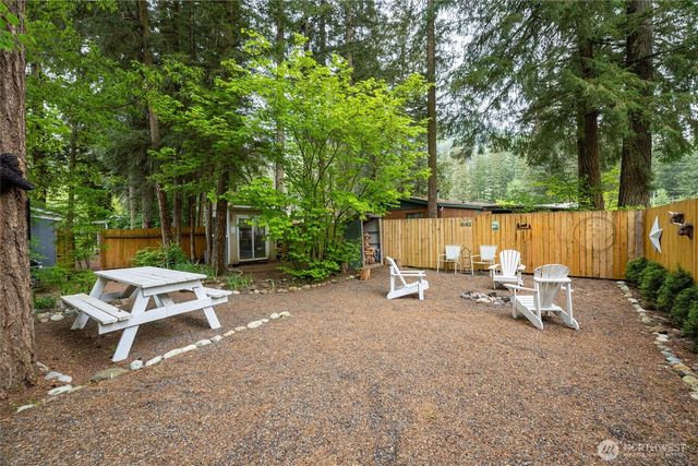 6124 Willow Pl, Maple Falls, WA 98266