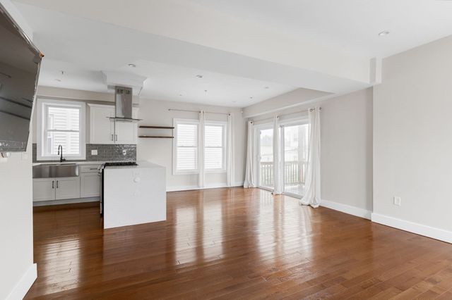 71 Savin St 2, Boston, MA 02119