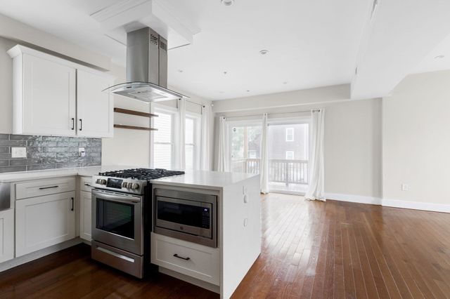 71 Savin St 2, Boston, MA 02119