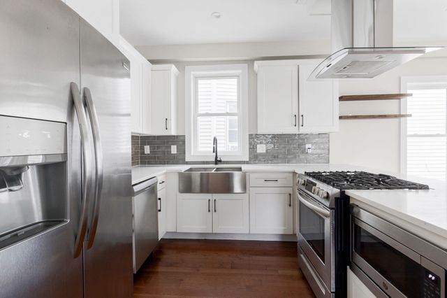 71 Savin St 2, Boston, MA 02119